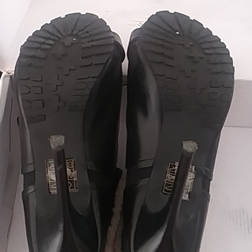 Stilettos - Picture 2 of 5